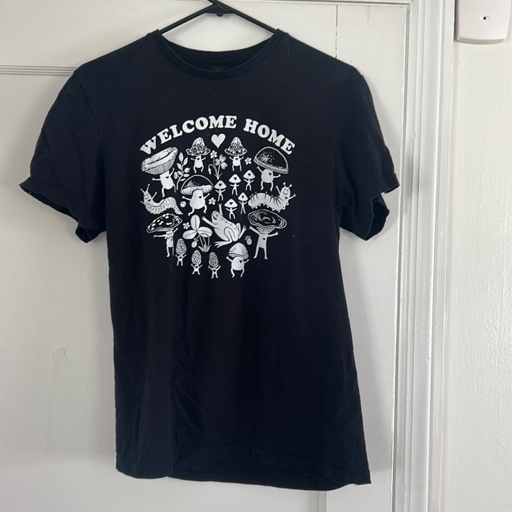 Welcome home tee shirt size medium